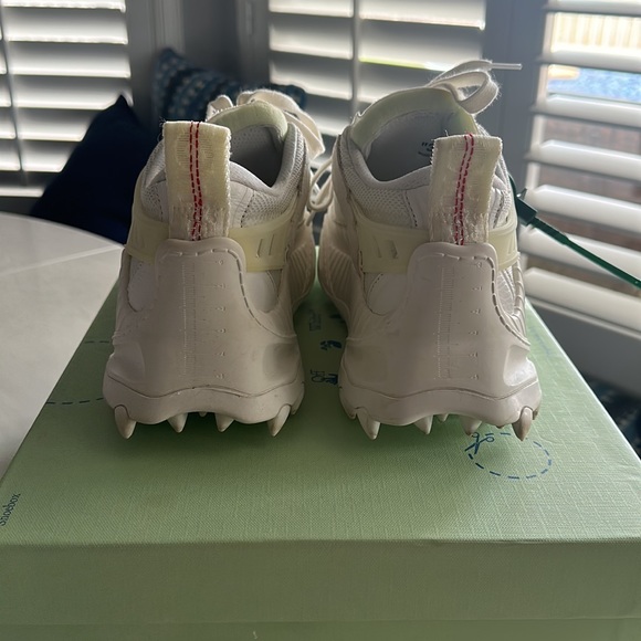 Off-White c/o Virgil Abloh - Picture 4 of 8